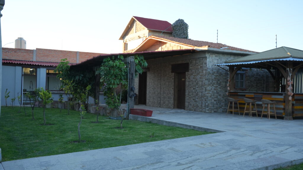 bar y baños exterior_